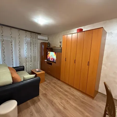 Perisic Lux Obrenovac, Sa Parkingom *